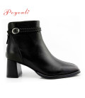 POYOULI質感方型腳踝扣中跟短靴-黑