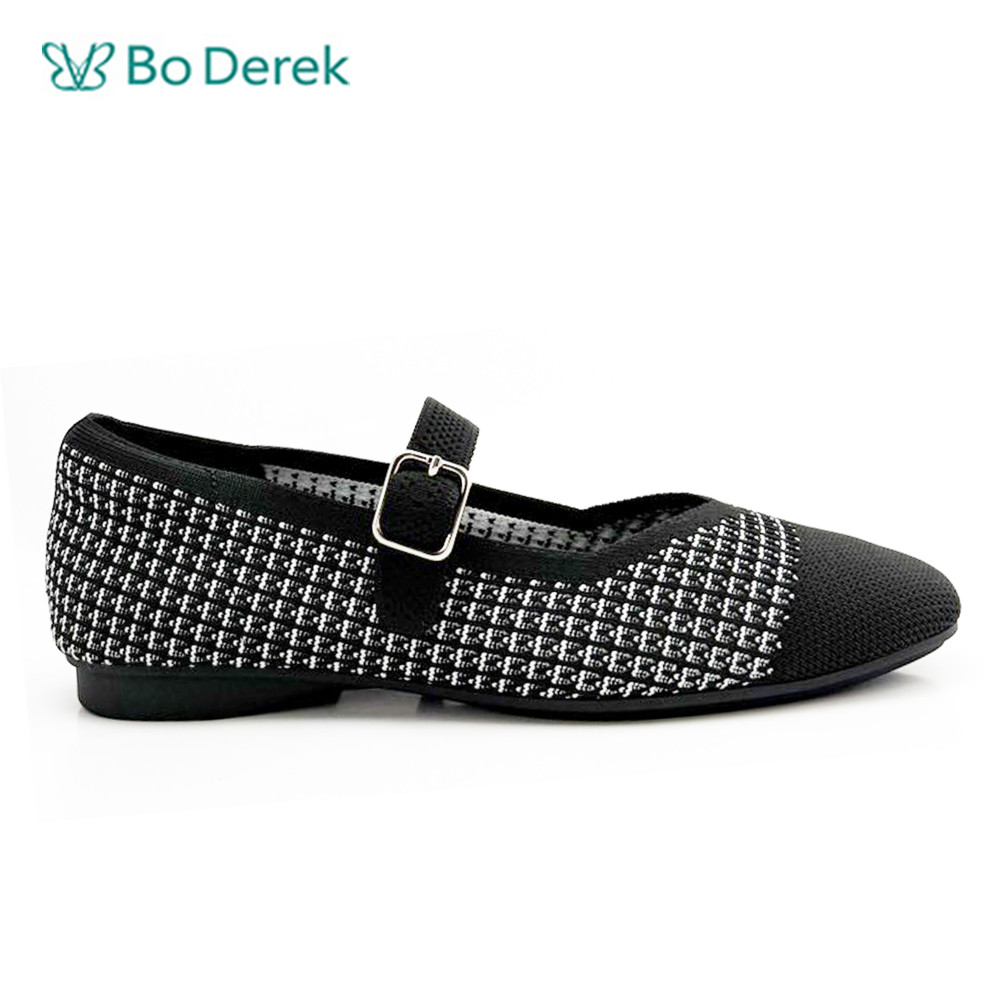 Bo Derek低調扣環裝飾低跟包鞋-杏