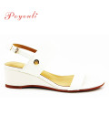 POYOULI知性氣質金扣厚底涼鞋-米色